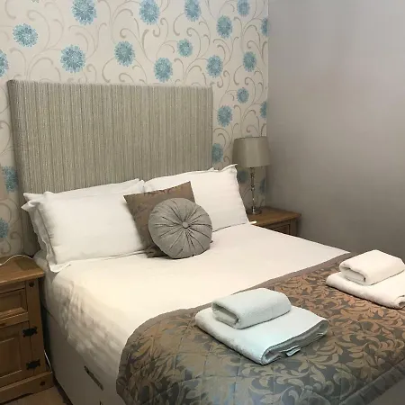 Honeypot In Centre Of 鲍内斯温德米尔